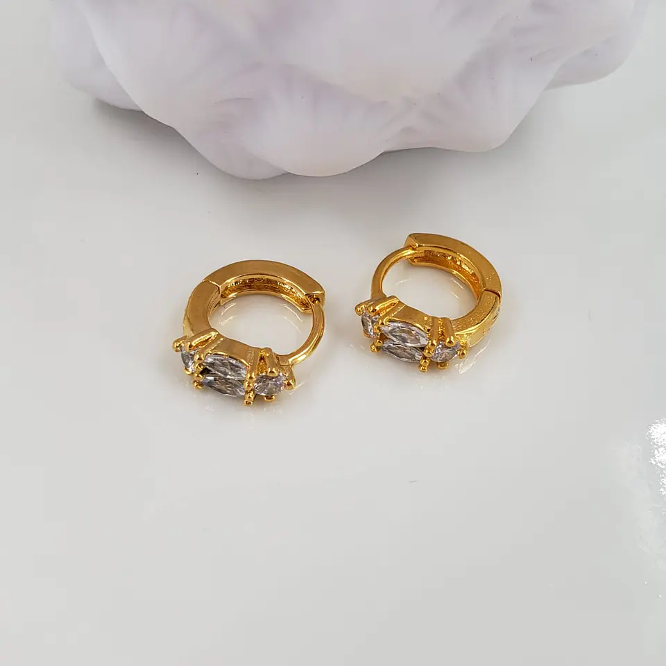  HUGGIE  MICROZIRCON BAÑO DE ORO 1
