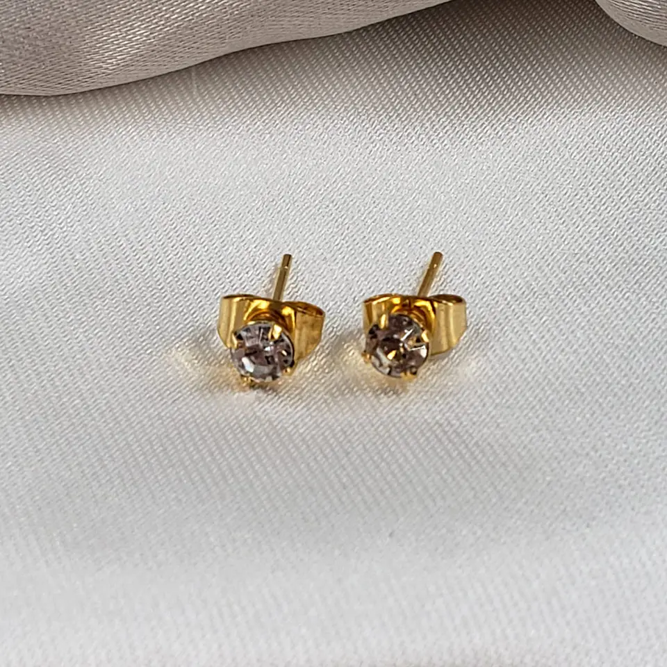 ARETE PEQUEÑO ZIRCON BAÑO DE ORO  1