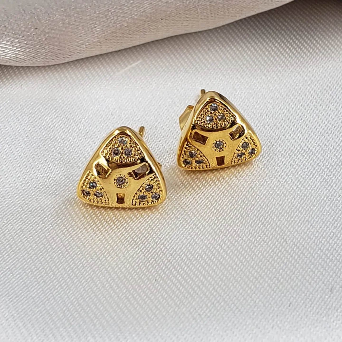 TOPO PIRAMIDE MICRO CIRCÓN AMZ0036 1