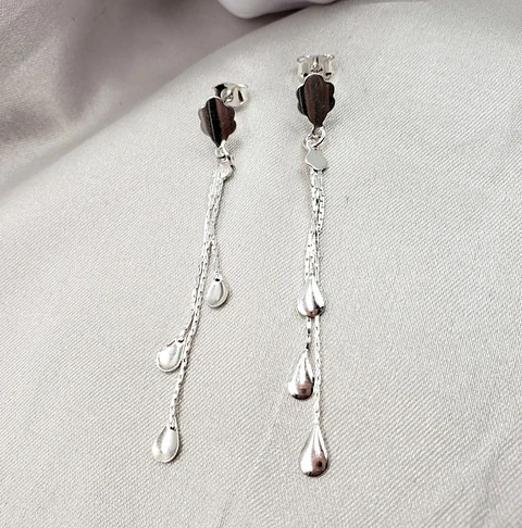 ARETE LARGO CON GOTA PEQUEÑA 