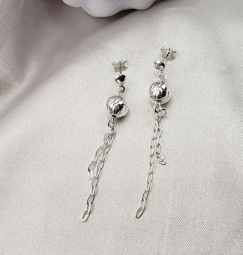 ARETE LARGO CON BALIN GRABADO 