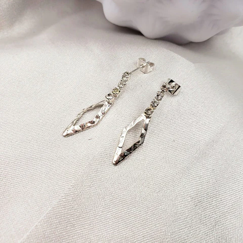 ARETE ✦ LARGO ROMBO TALLADO 