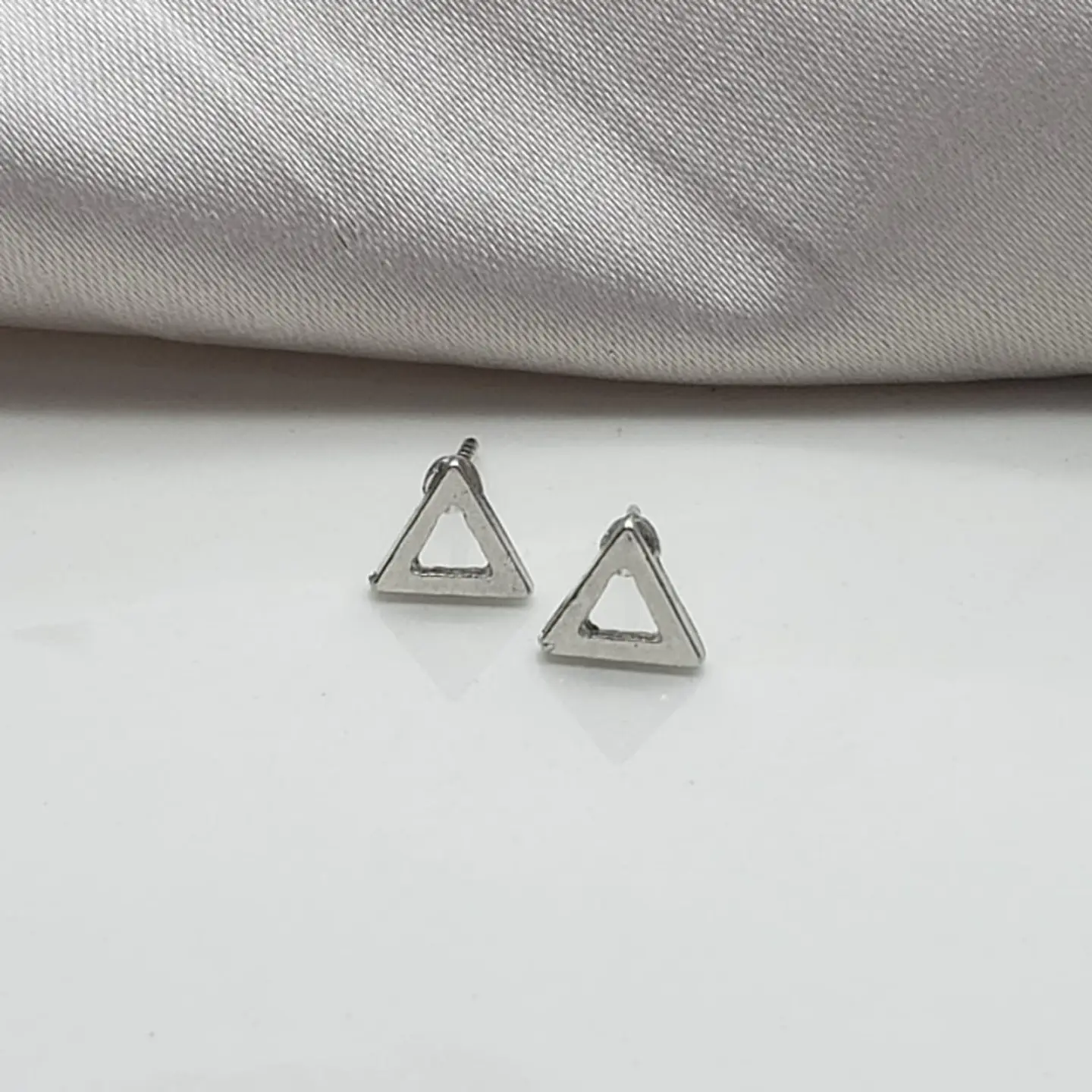 TOPO TRIANGULO SILUETA LISO TZP0099 1