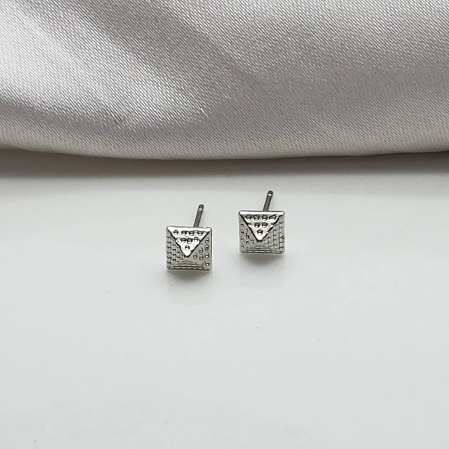 TOPO PIRÁMIDE GRABADA TZP0098  1