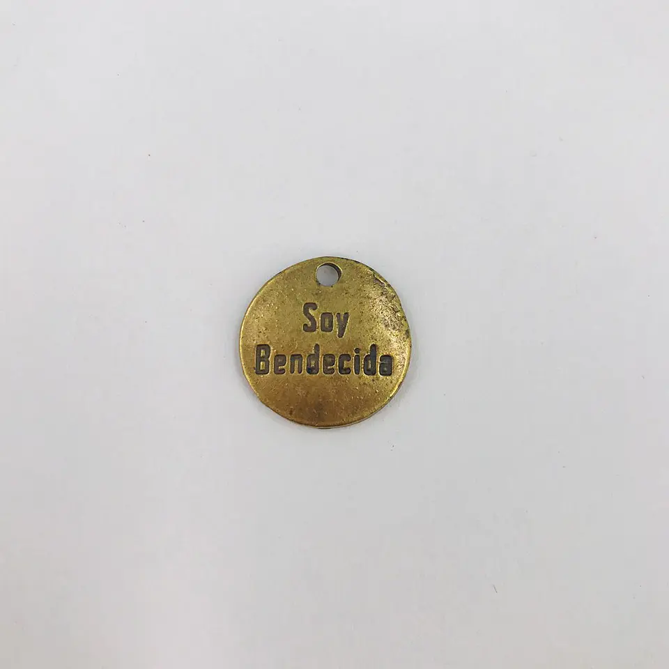 DIJE MONEDA CÍRCULO CON FRASE EN ZAMAK  2