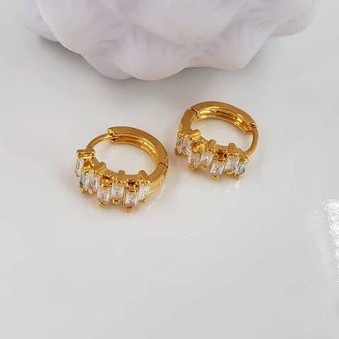  HUGGIE  MICROZIRCON BAÑO DE ORO