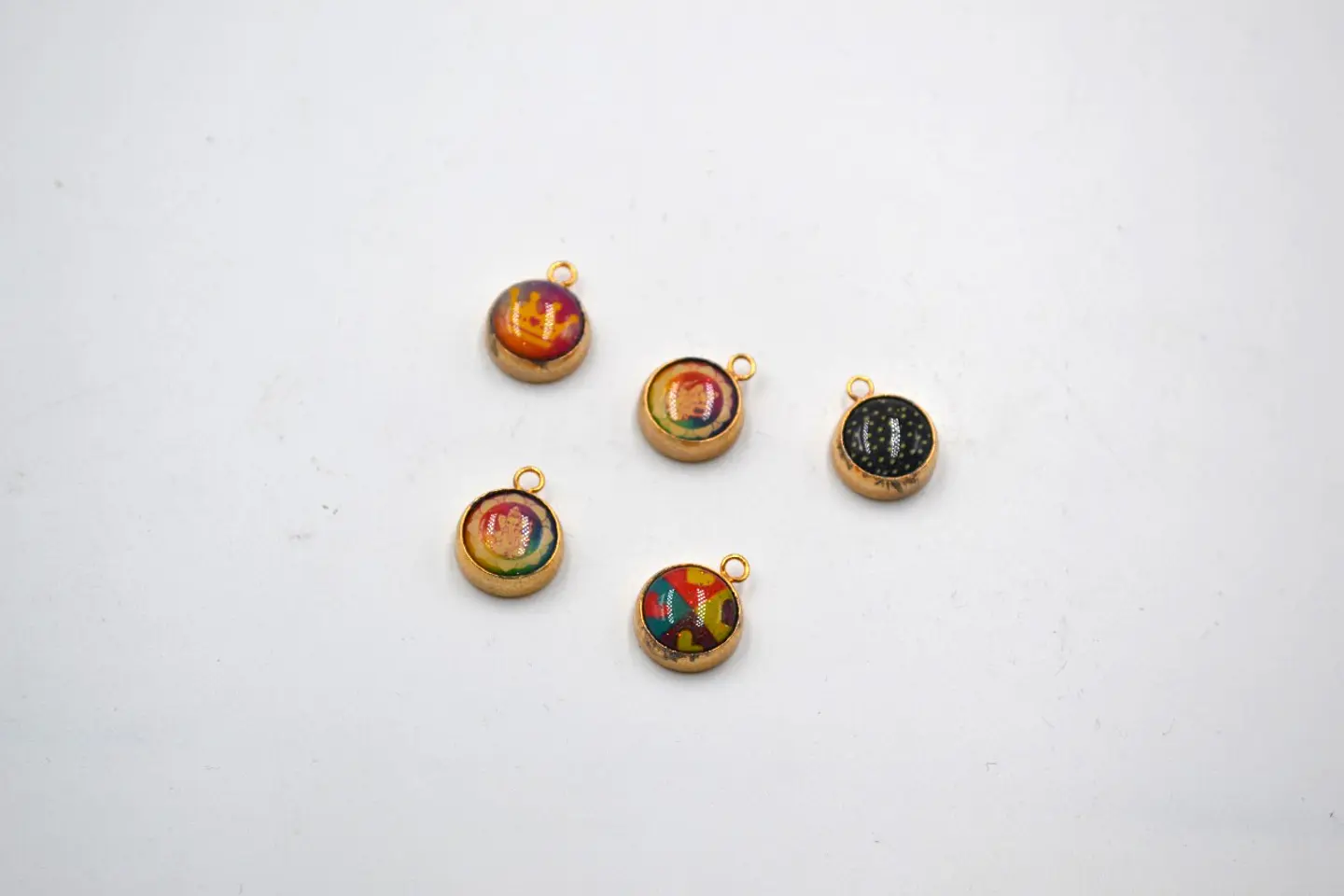 CÍRCULO CON MOTIVOS EN RESINA T077 1