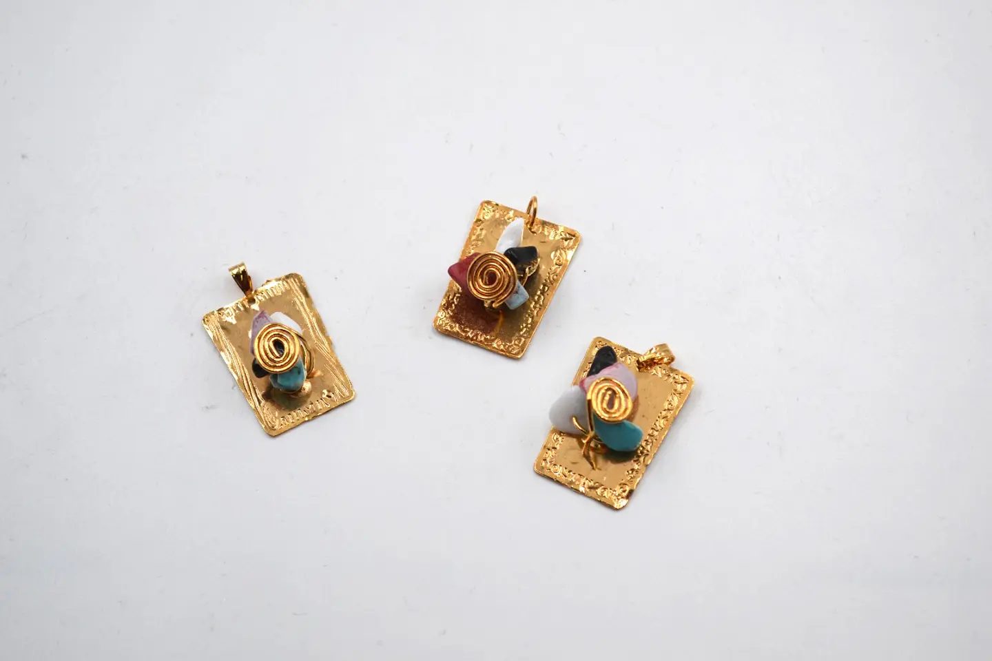 RECTÁNGULO PIEDRA PICADA BAÑO DE ORO T1849-6 1