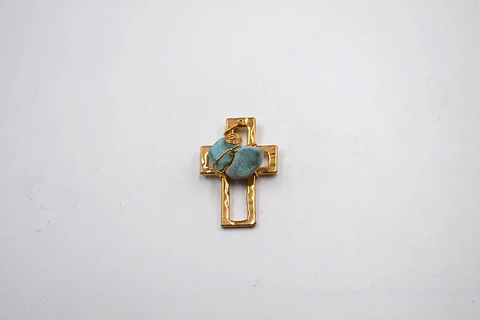 DIJE CRUZ PIEDRA PICADA CON BAÑO DE ORO