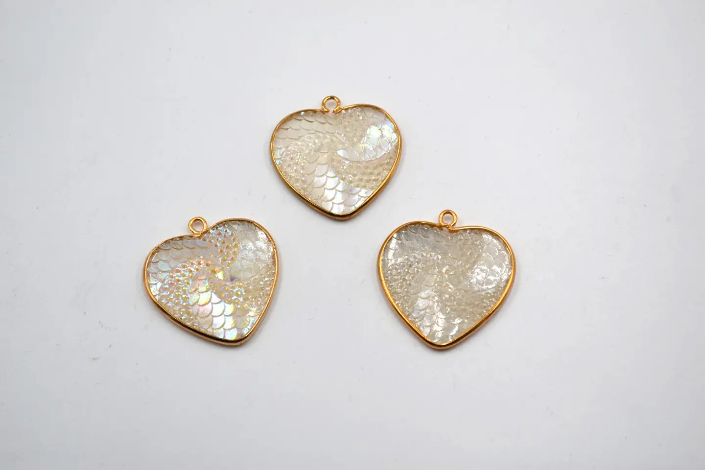 CORAZÓN ESCAMAS SINTÉTICAS CON BAÑO DE ORO T3789 1