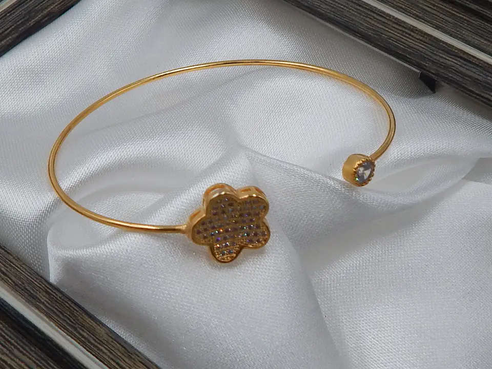 PULSERA FLOR BAÑO DE ORO  1