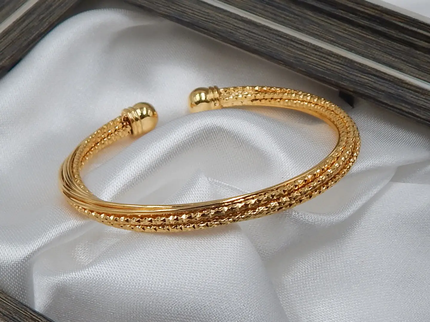 BRAZALETE CORRUGADO BAÑO DE ORO  1