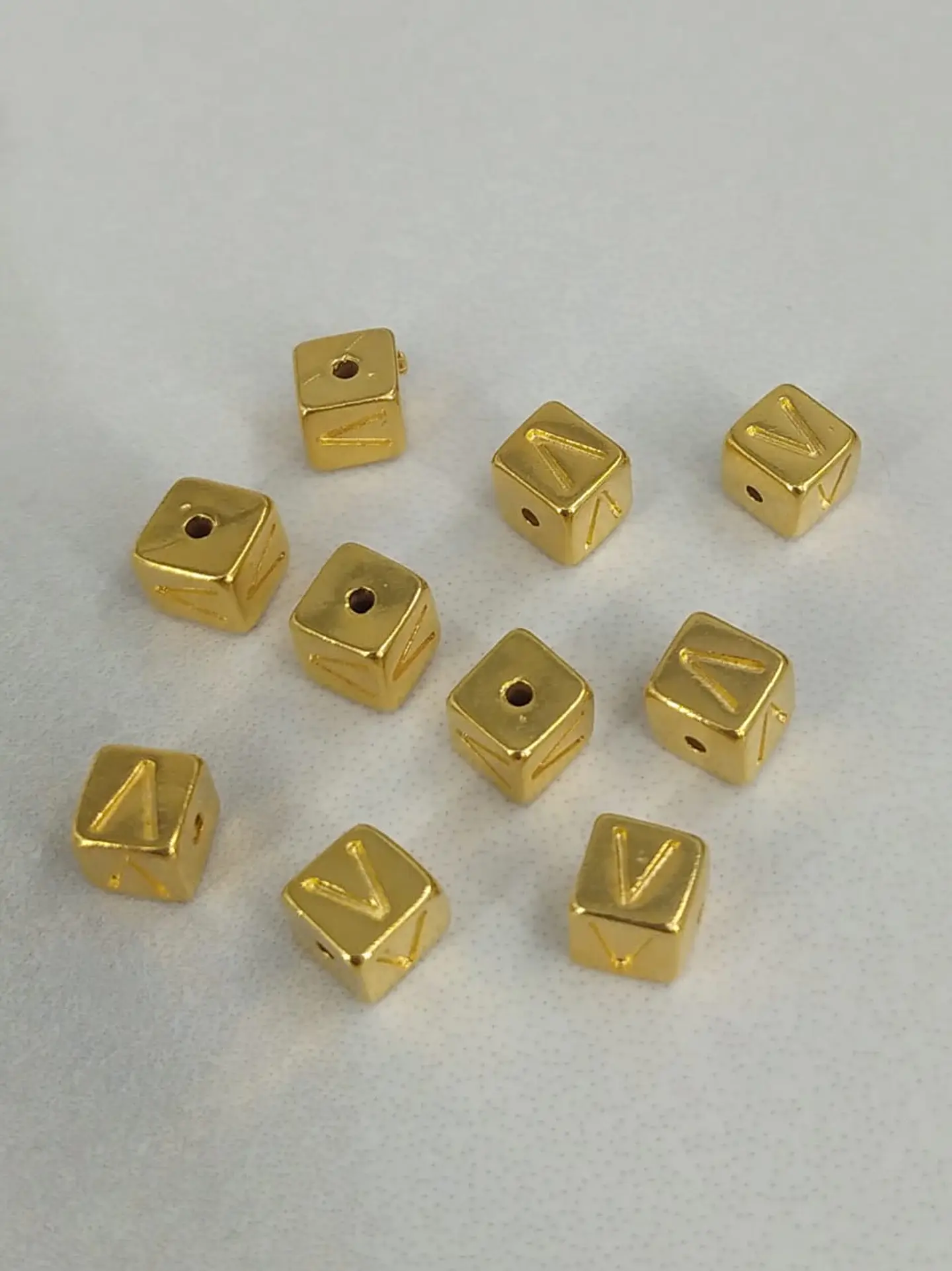 CUBO LETRAS 6MM ZAMAK B763                       15