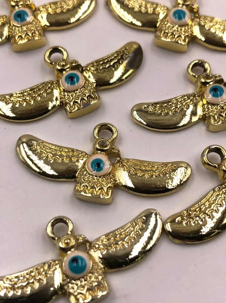ÁGUILA EN FANTASÍA 330-63                                         1