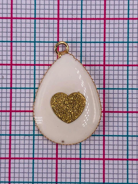 GOTA COLORES RESINA BLANCA CON CORAZÓN T7044