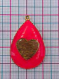 GOTA RESINA FUCSIA CORAZÓN BAÑO DE ORO T7047 - Miniatura 2