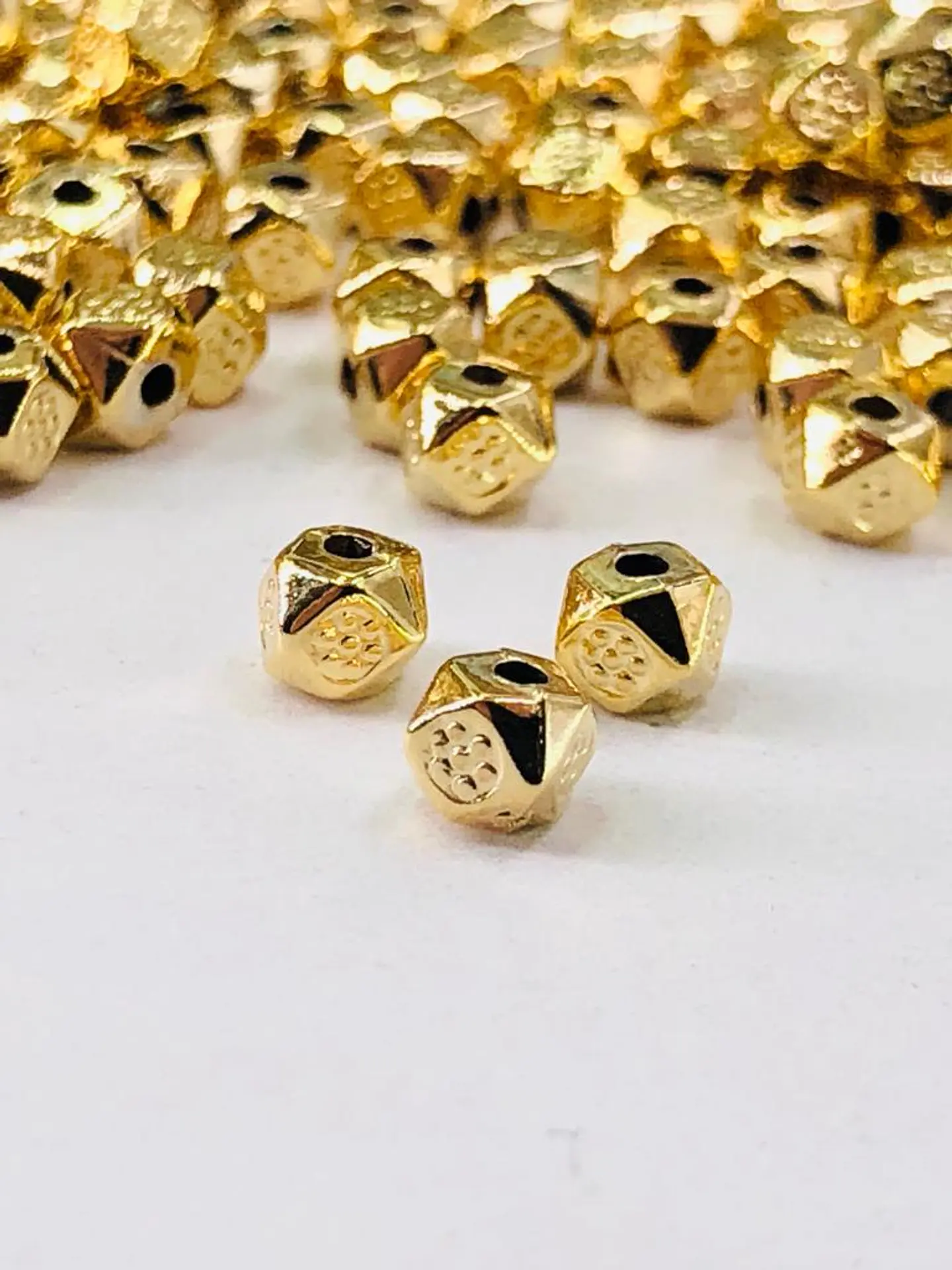 SEPARADOR DADO BAÑO DE ORO 3MM 1