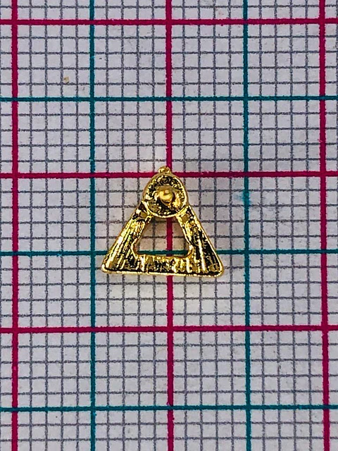 TOPO TRIÁNGULO  LISO BAÑO DE ORO TZD0099