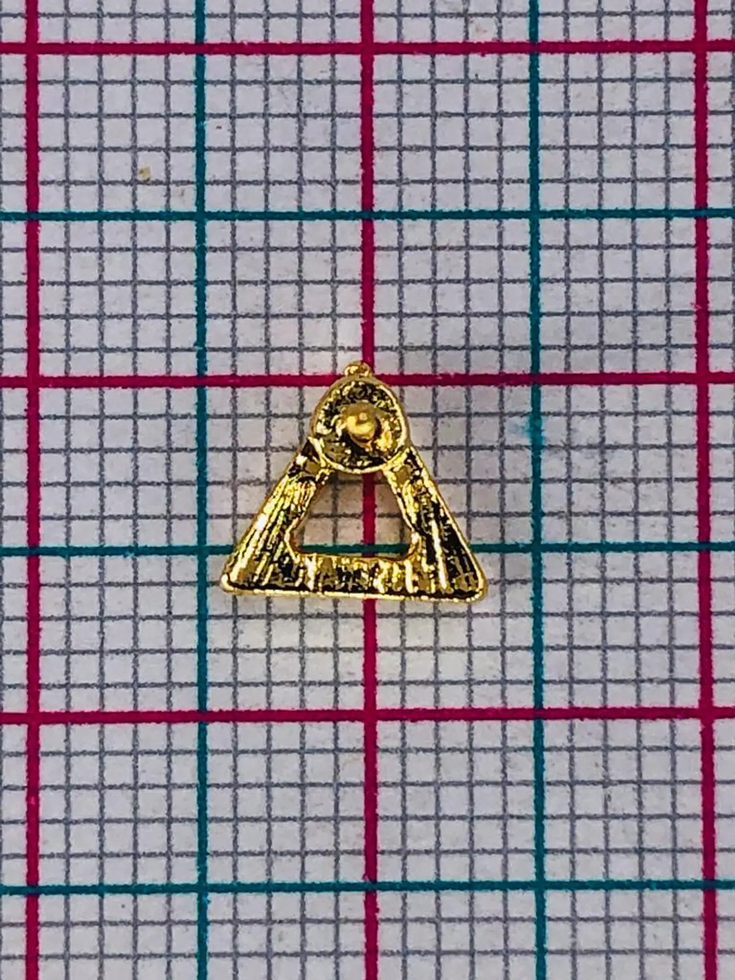 TOPO TRIÁNGULO  LISO BAÑO DE ORO TZD0099 2