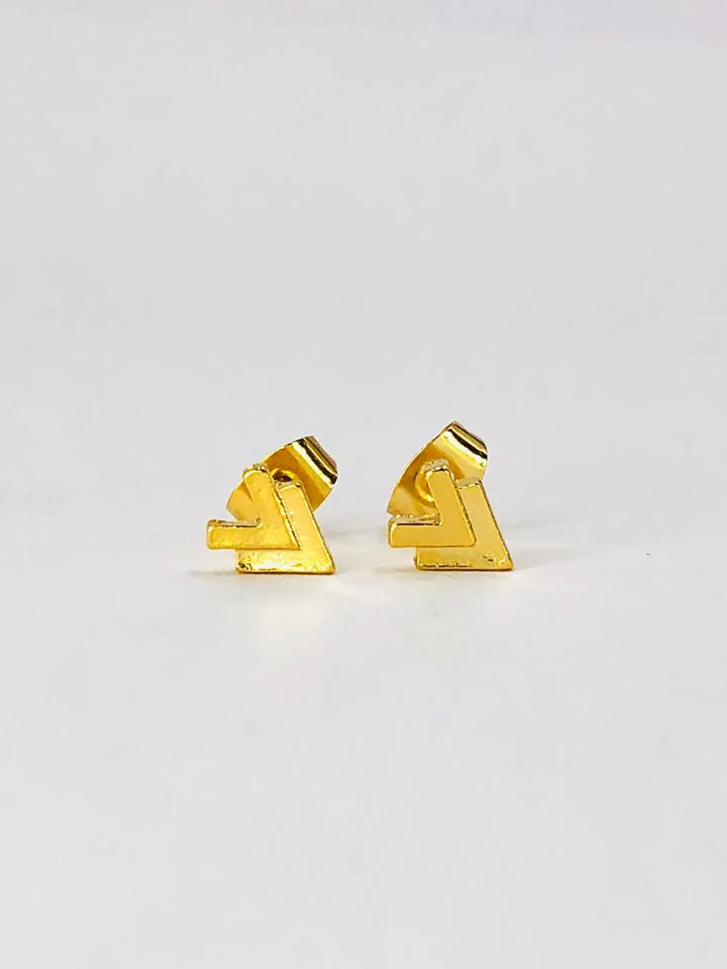 TOPO PEQUEÑO V LISO BAÑO DE ORO TZD0100 1