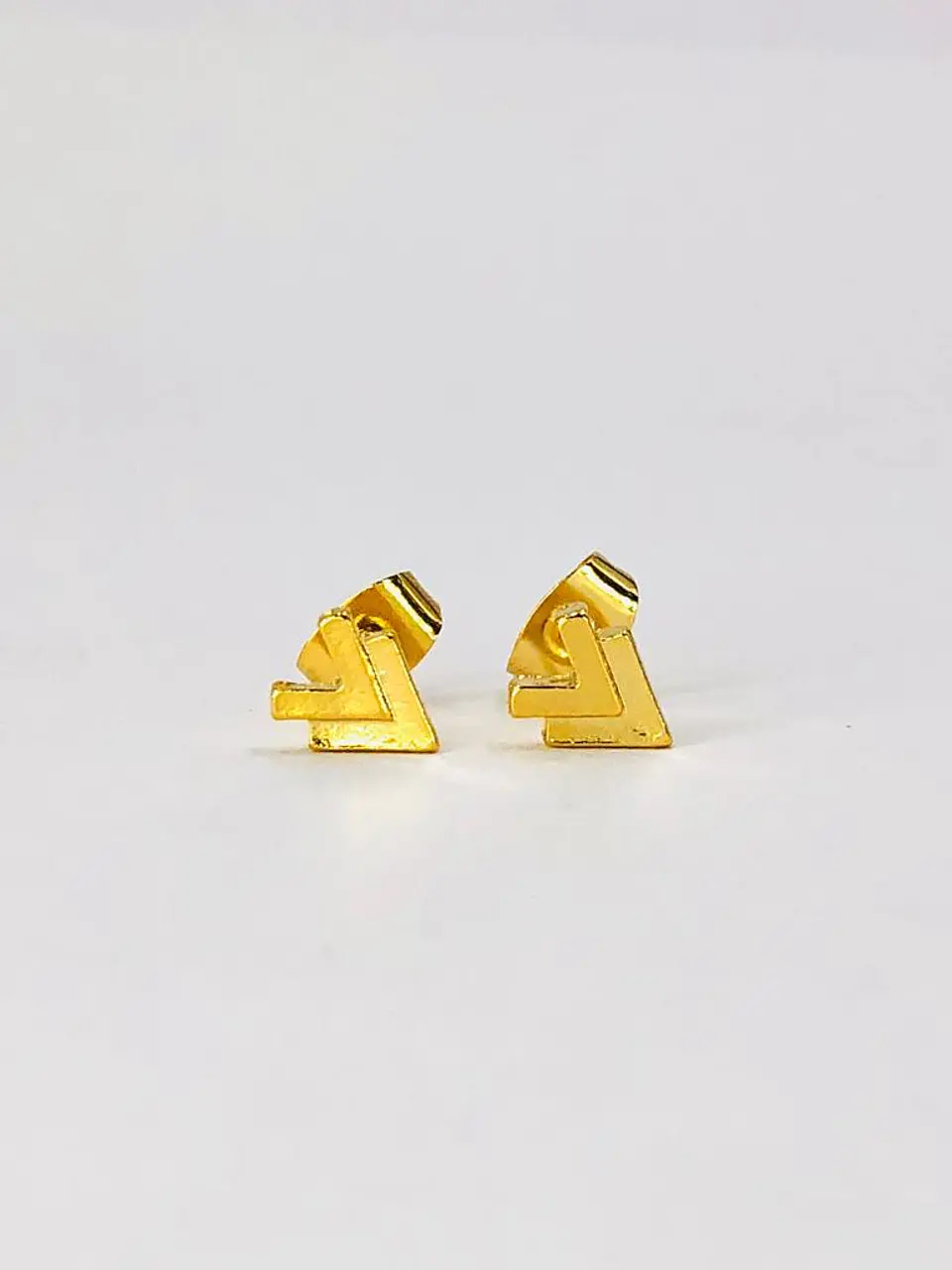 TOPO PEQUEÑO V LISO BAÑO DE ORO TZD0100 1