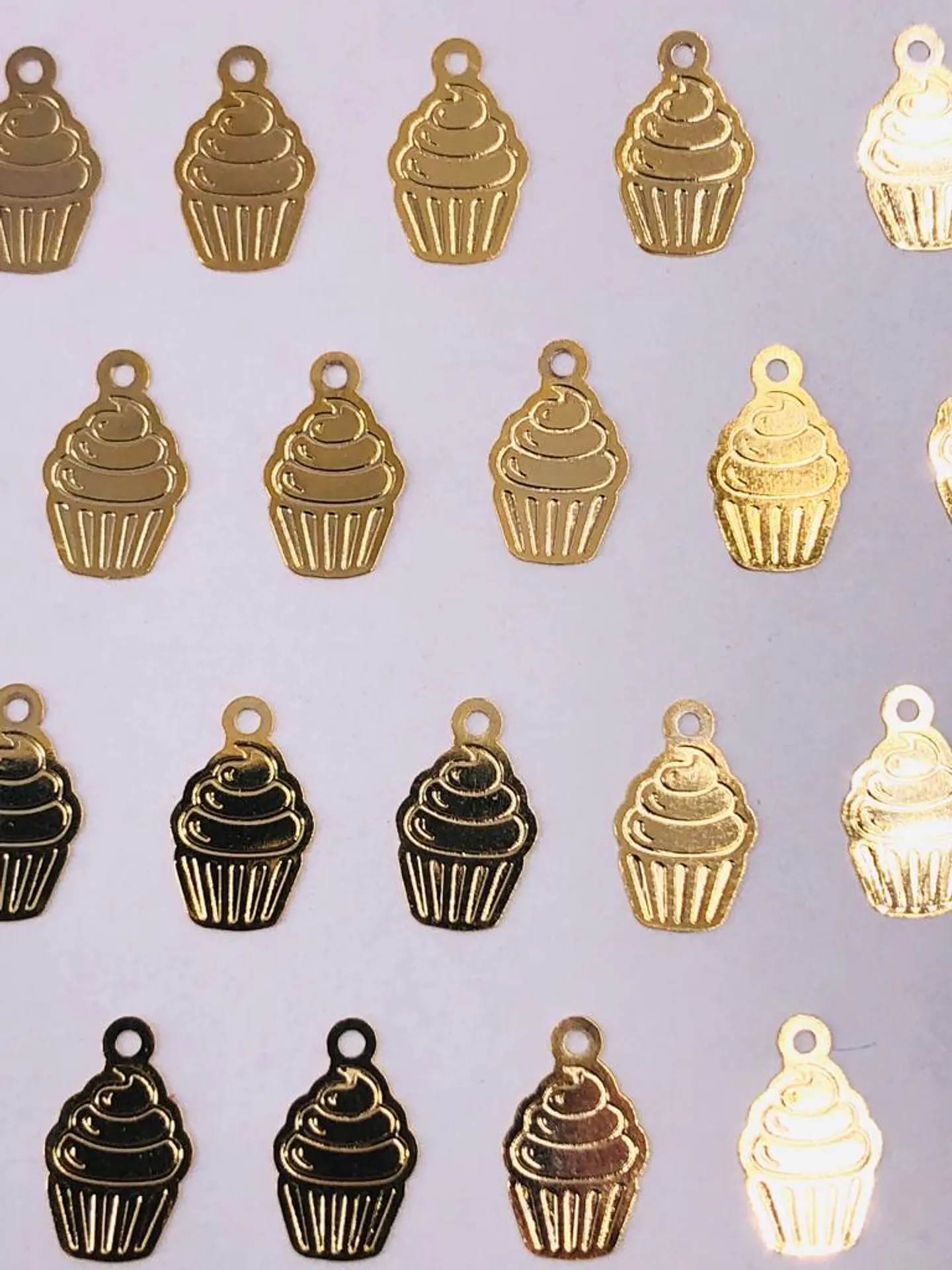 MINI DIJE ✦ CUPCAKE EN BAÑO DE ORO                 1
