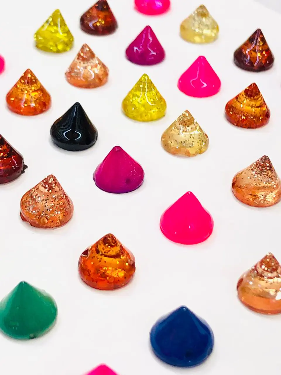 CONO EN POLIRESINA COLORE AGTS 1