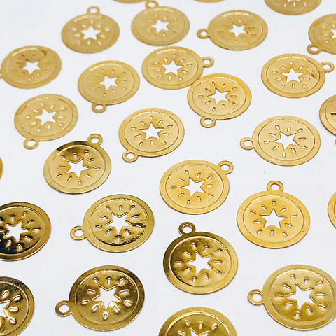ESTRELLA MINI DIJE SILUETA BAÑO DE ORO T-016