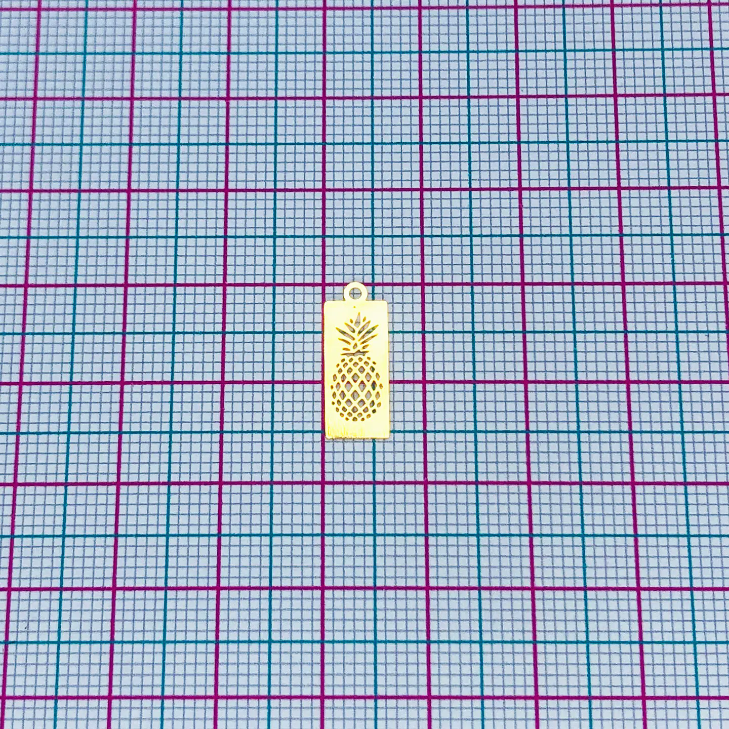 PIÑA PLACA MINI DIJE BAÑO DE ORO T8284 2