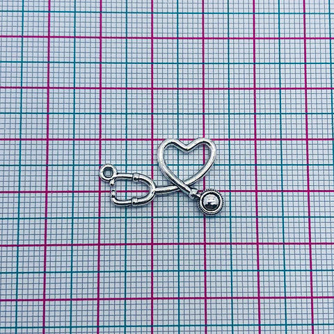 DIJE ✦ CORAZÓN ESTETOSCOPIO ZAMAK