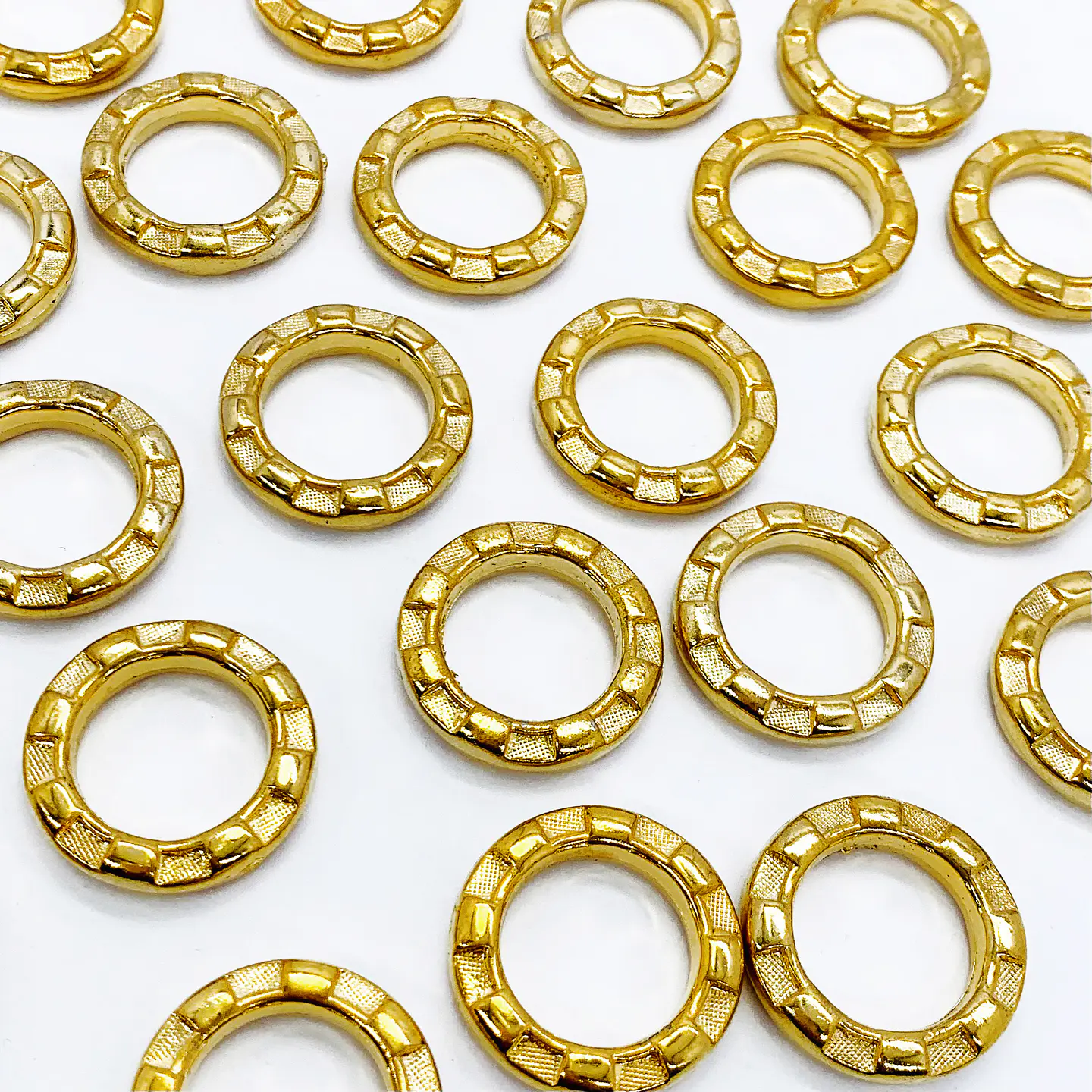 ARGOLLA CUADROS BAÑO DE ORO T2074 1