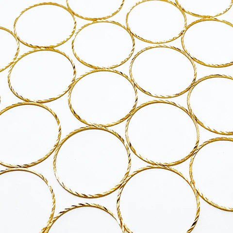 HERRAJE ✦ ARO GRABADO BAÑO DE ORO 30MM