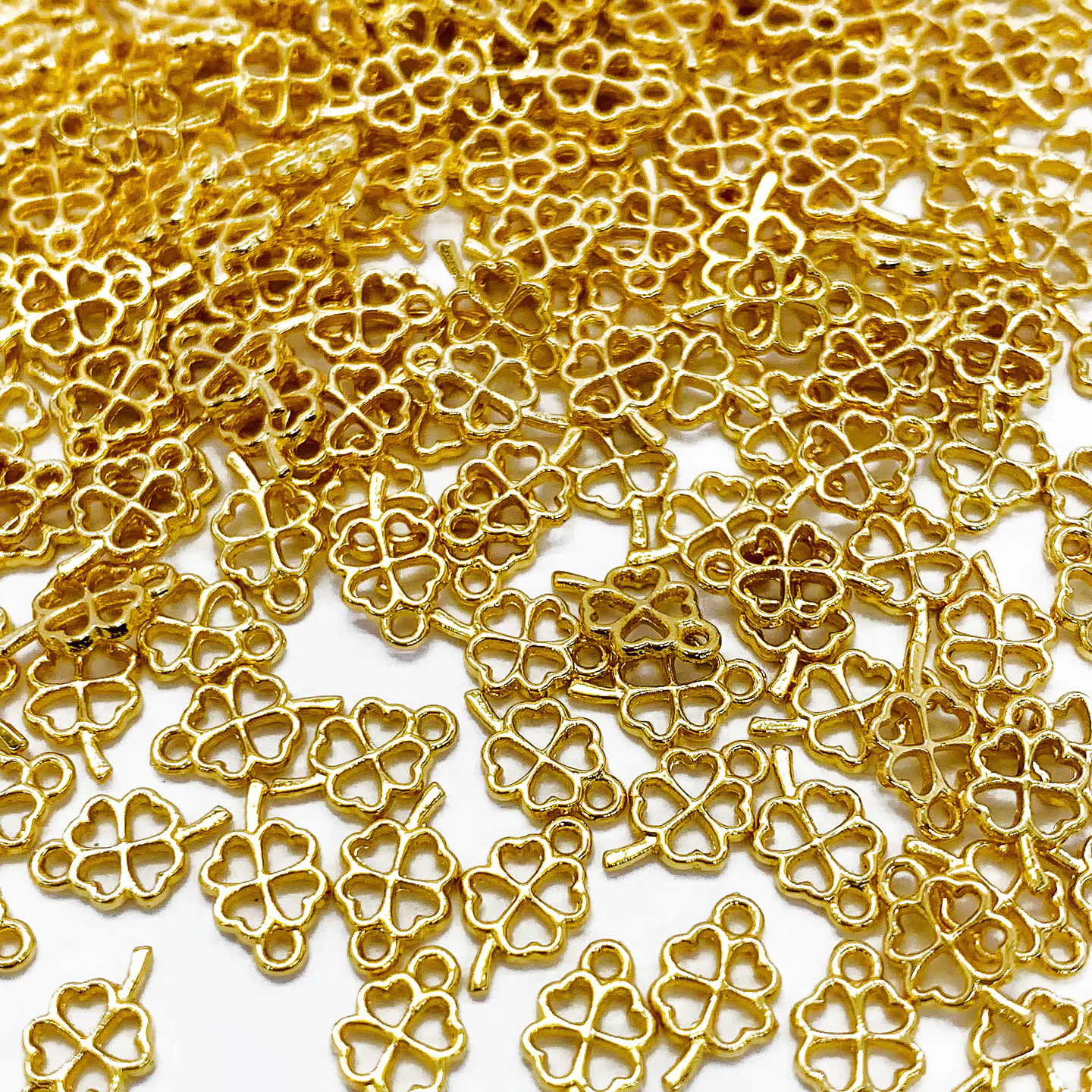 TREBOL SILUETA BAÑO DE ORO W-4639-GOLD 1
