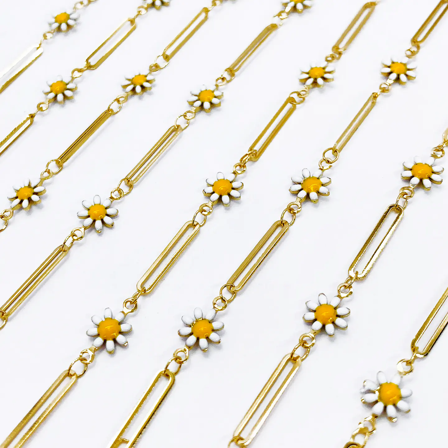 CADENA ✦ DE MARGARITAS EN BAÑO DE ORO 1