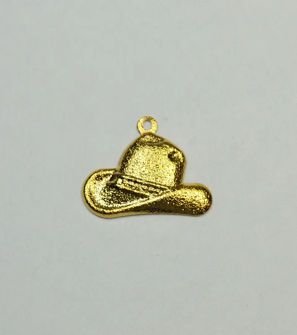 SOMBRERO MINI DIJE BAÑO DE ORO T10115 1