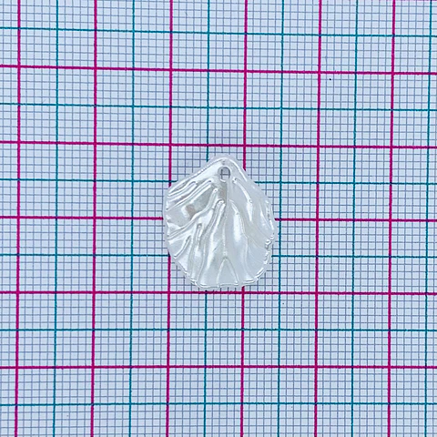 DIJE ✦ HOJA PERLADA PLASTICA (ELIGE TU COLOR FAVORITO)