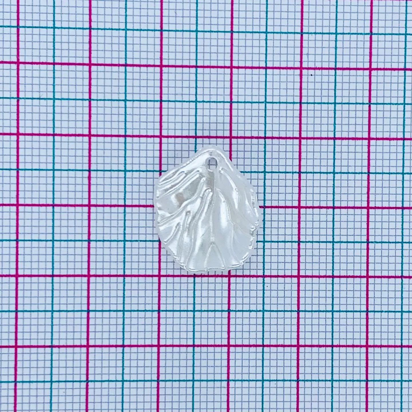DIJE ✦ HOJA PERLADA PLASTICA (ELIGE TU COLOR FAVORITO) 2