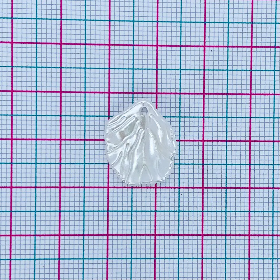 DIJE ✦ HOJA PERLADA PLASTICA (ELIGE TU COLOR FAVORITO) 2