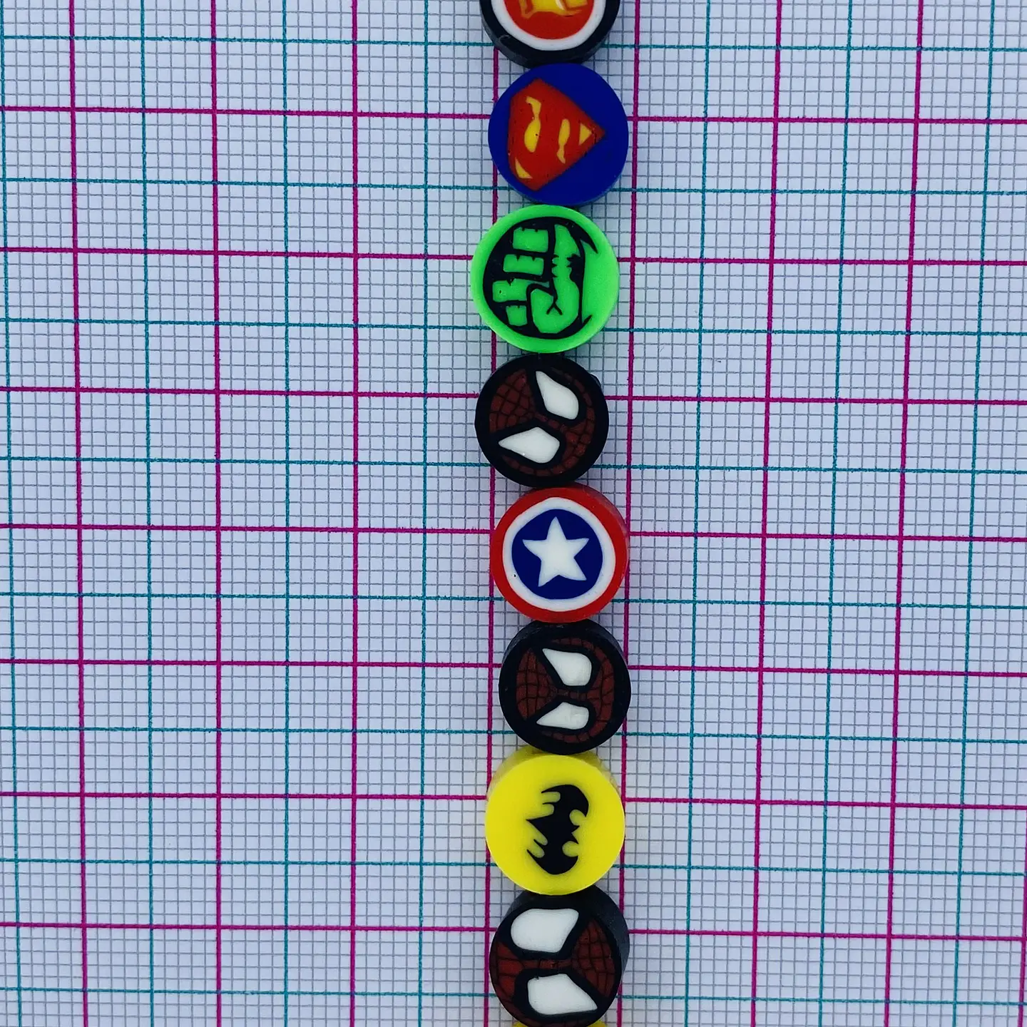 Pasante Escudos Súper Héroes • Fimo • 10x10 mm 2