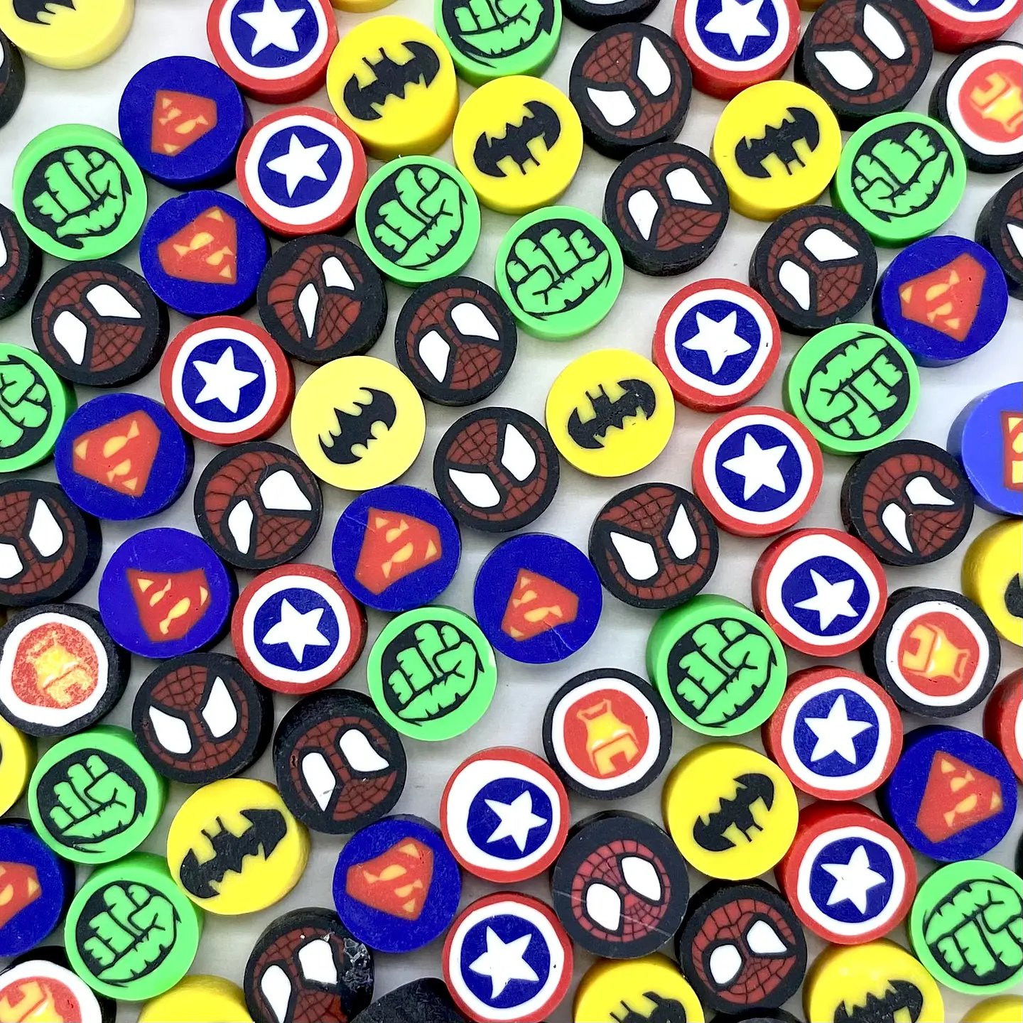 Pasante Escudos Súper Héroes • Fimo • 10x10 mm 1
