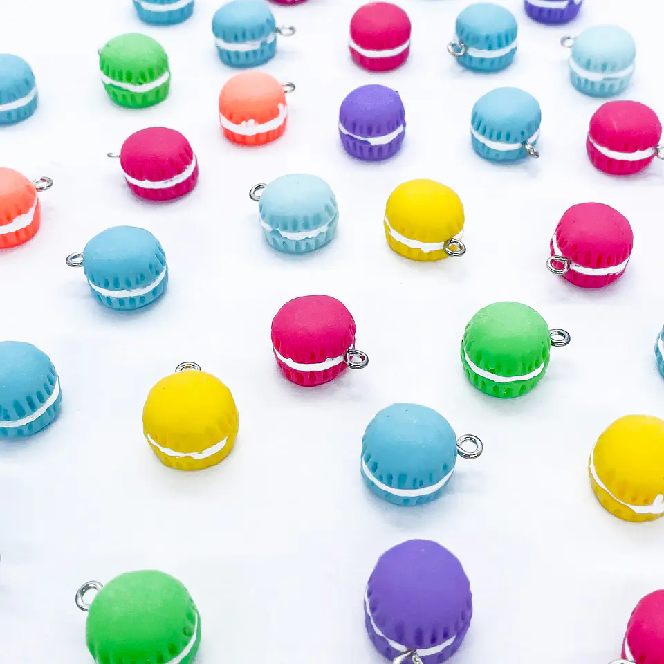DIJE ✦ MACARRÓN PLÁSTICO 1
