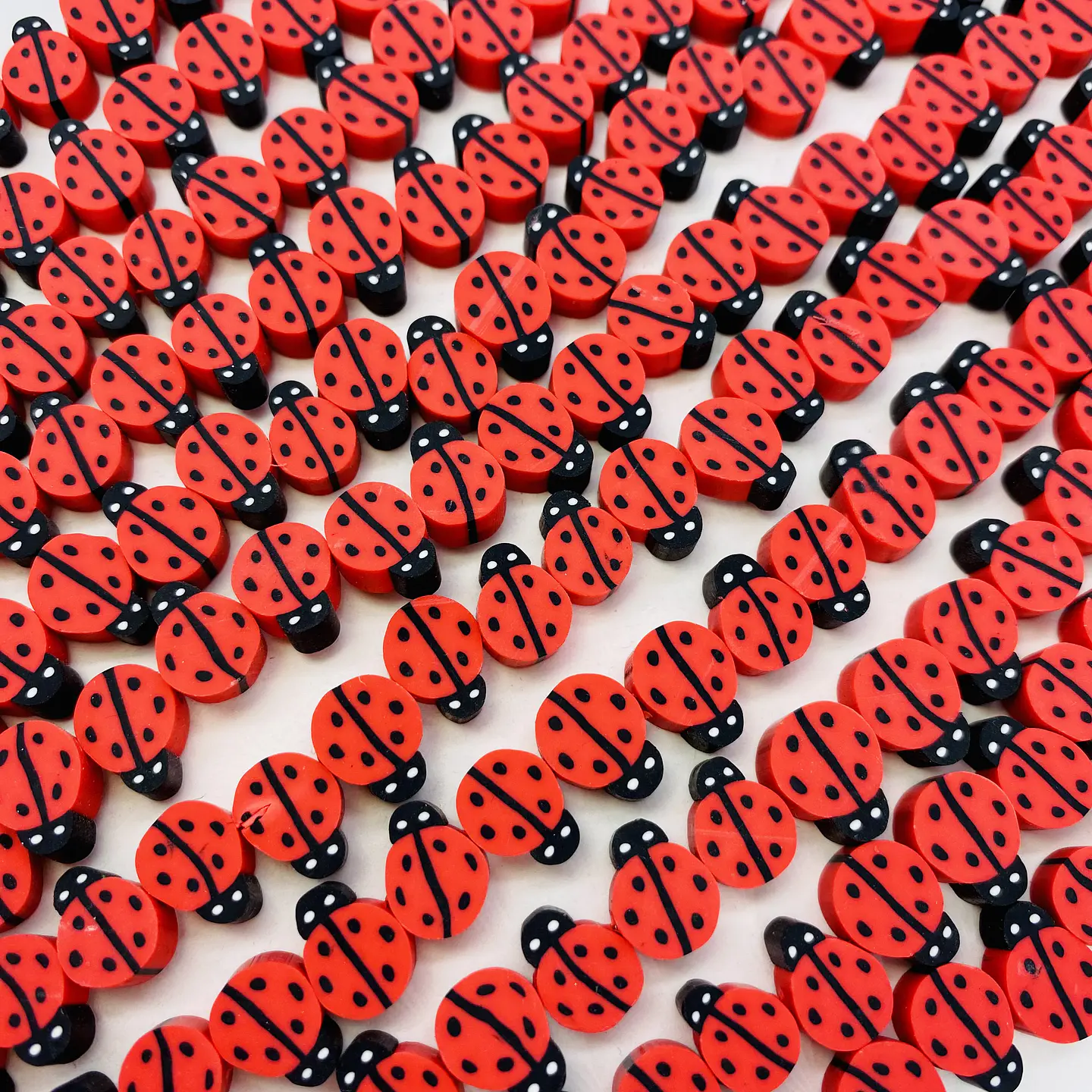 Pasante Catarina Roja Clásica • Fimo • 10x10 mm 1