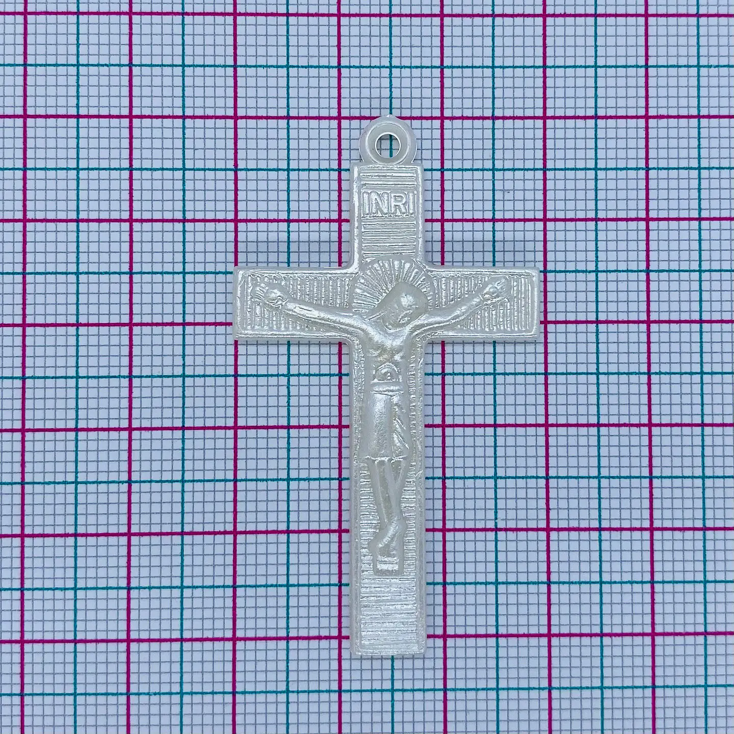 DIJE ✦ CRUZ PERLADA PLASTICA 30X*52 MM 2