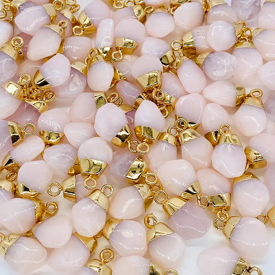 DIJE PIERA ✦ CUARZO ROSA SINTÉTICO BAÑO DE ORO 1