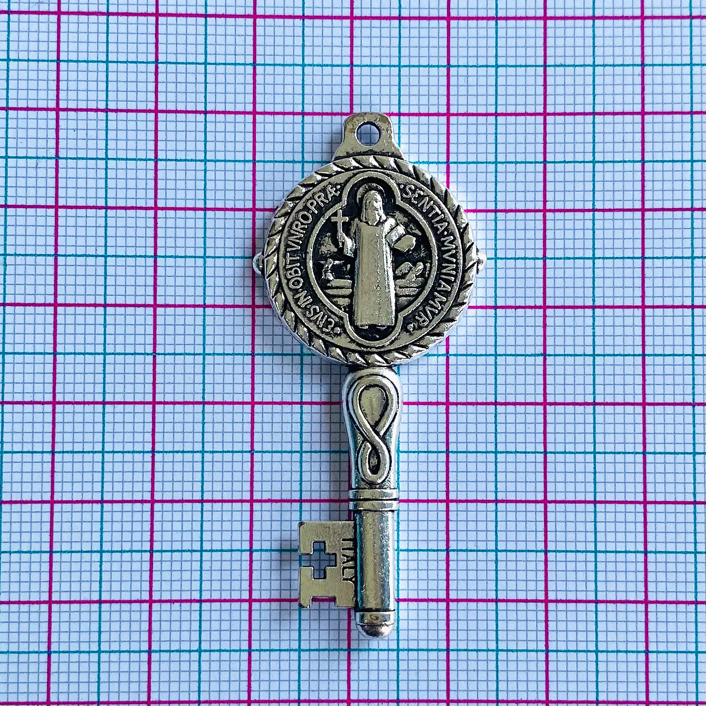 DIJE ✦ LLAVE SAN BENITO ZAMAK 2