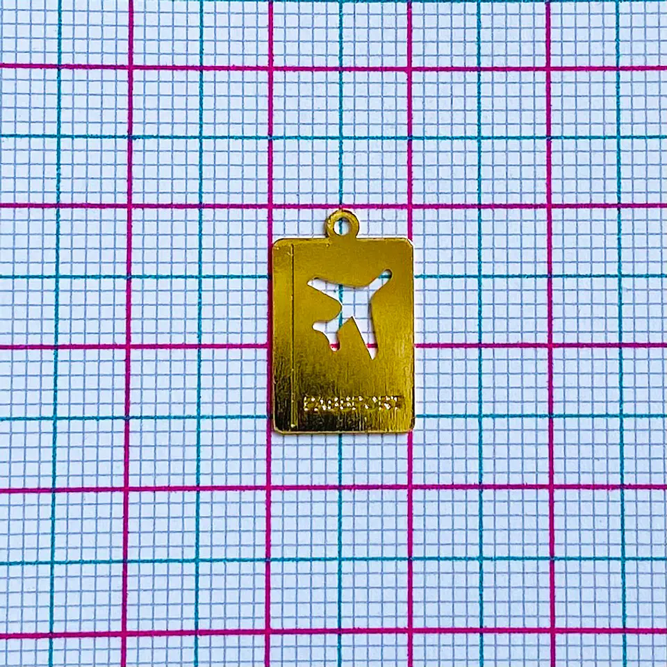 AVIÓN - PASSPORT MINI DIJE BAÑO DE ORO T8217 2