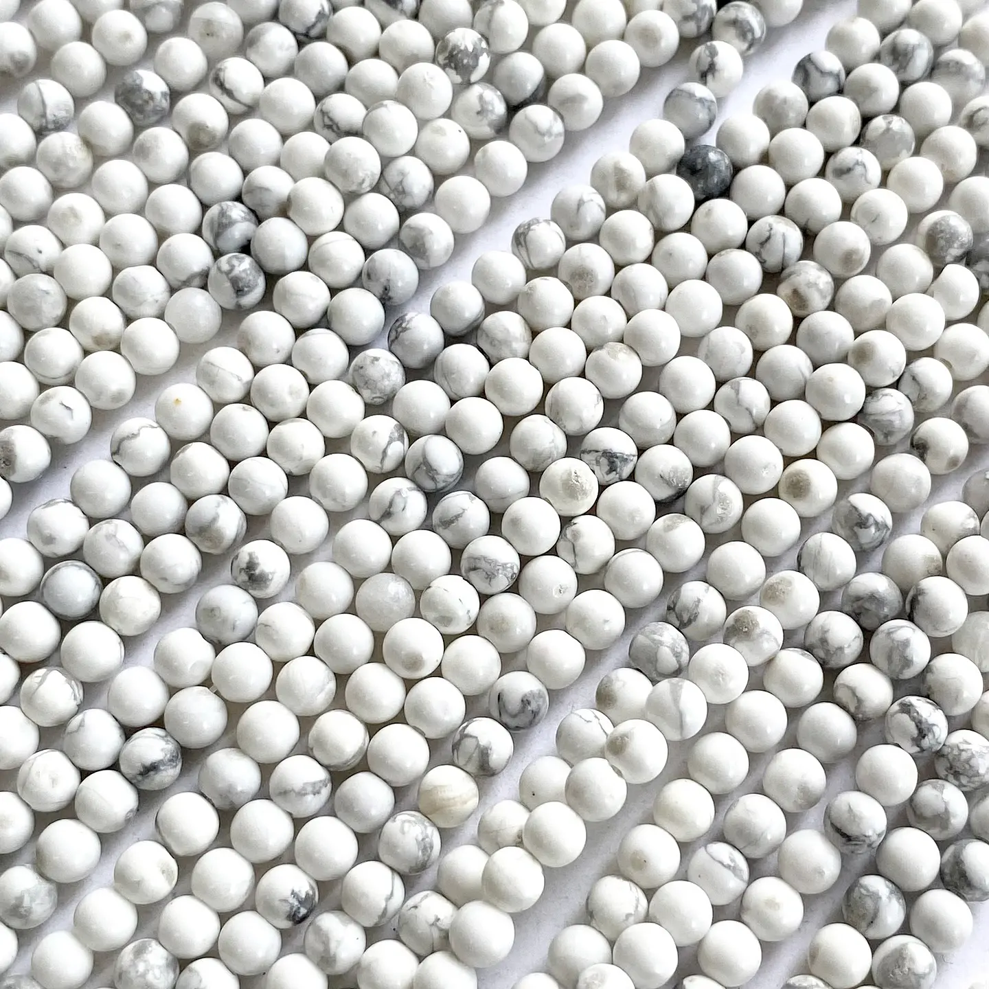 PIEDRA NATURAL ✦ HOWLITA 4MM 1