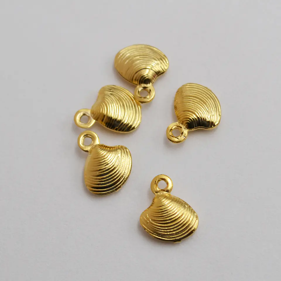DIJE CONCHA MEDIANA BAÑO DE ORO T5864 1