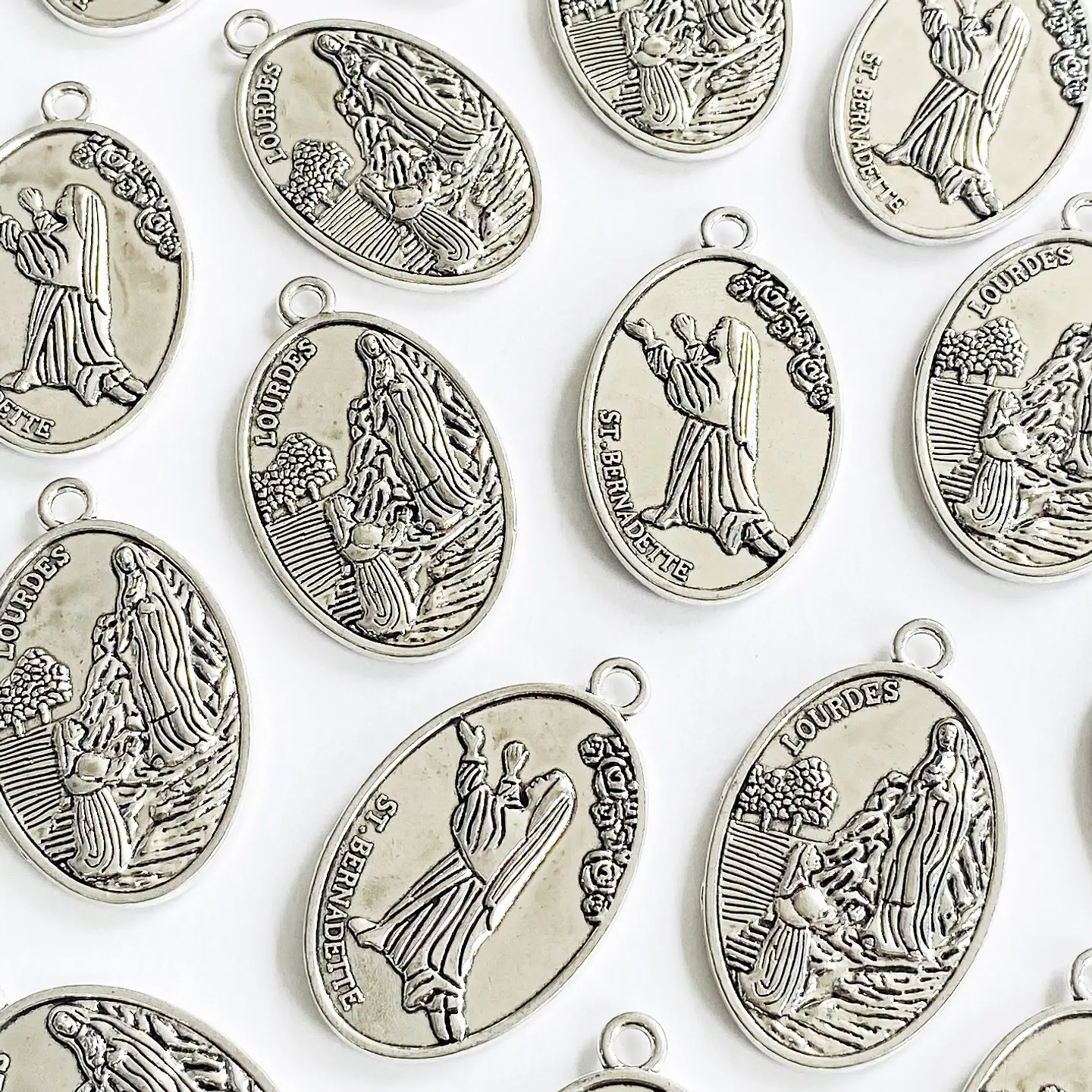 MEDALLA ✦ VIRGEN DE LOURDES ZAMAK 1