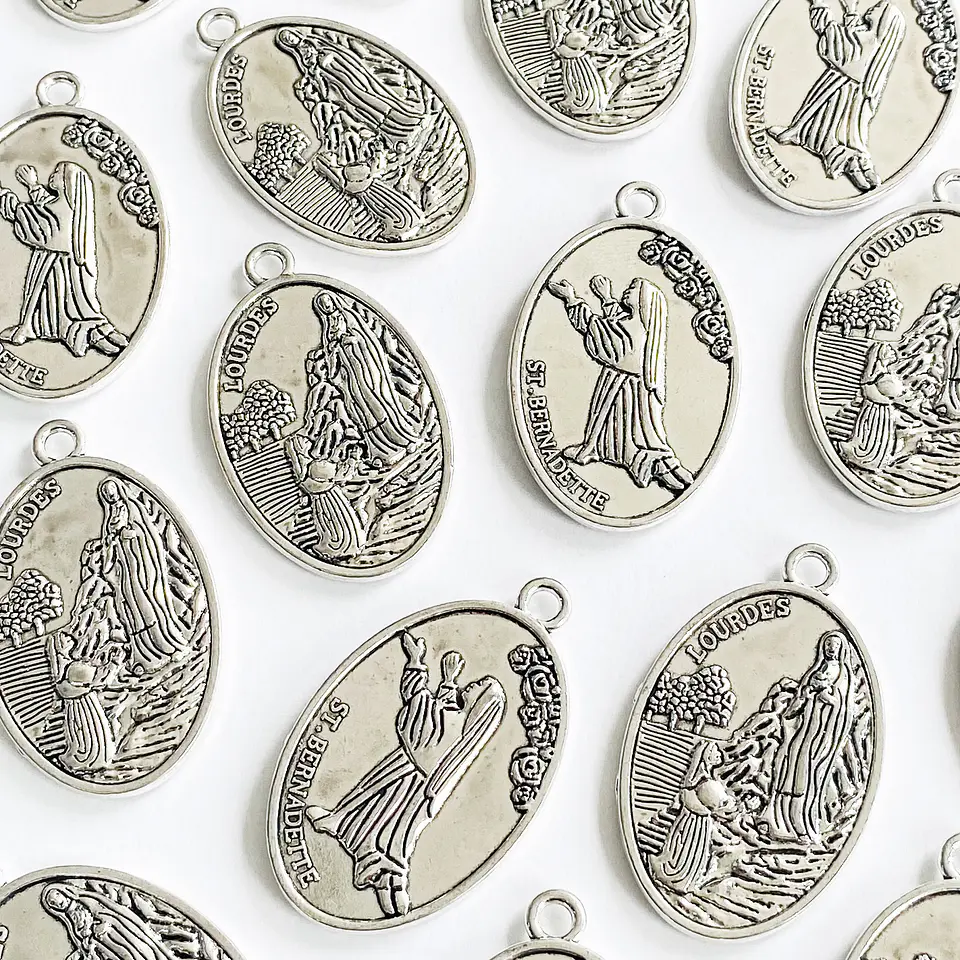 MEDALLA ✦ VIRGEN DE LOURDES ZAMAK 1